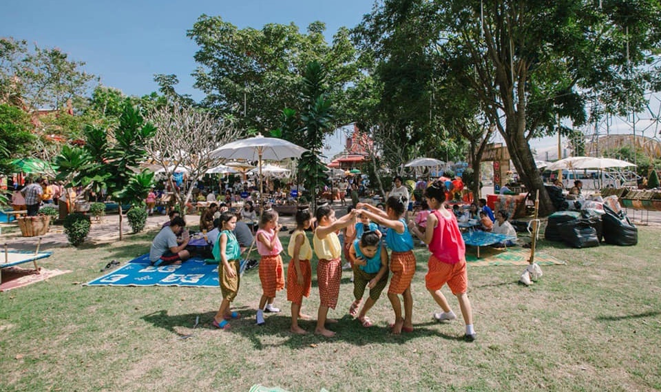 ตลาดย้อนยุค ตลาดร่มบวร ที่เที่ยวราชบุรี ที่เที่ยวสมุทรสงคราม วัดประดู่ พระอารามหลวง เที่ยวตลาด เที่ยวราชบุรี เที่ยวสมุทรสงคราม