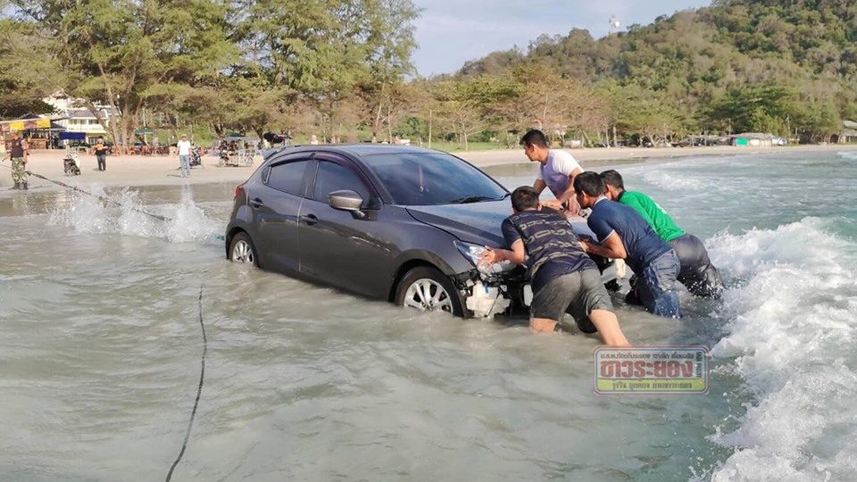 ขับรถลงทะเล ข่าวจังหวัดระยอง ข่าวสดวันนี้