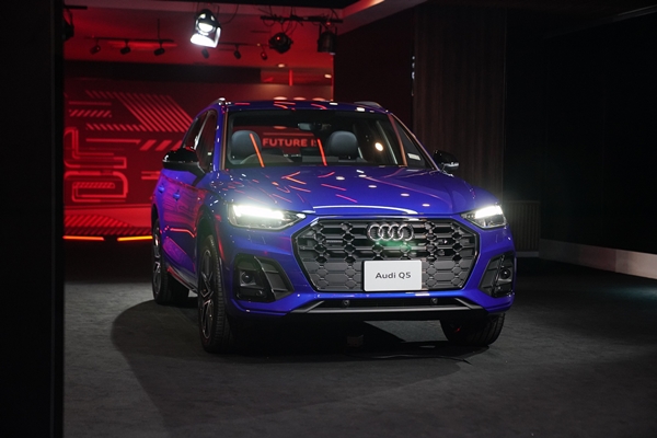 The New Audi Q5 45 TFSI quattro S line Black Edition