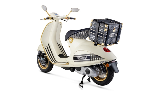 Vespa 946 Christian Dior