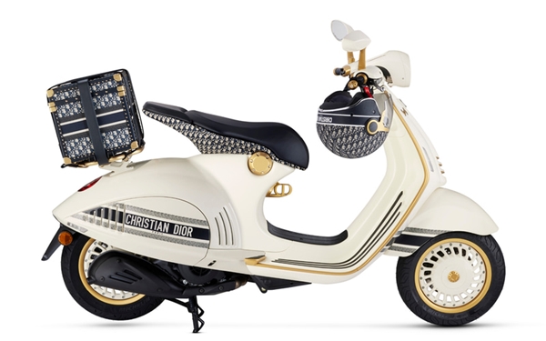 Vespa 946 Christian Dior 