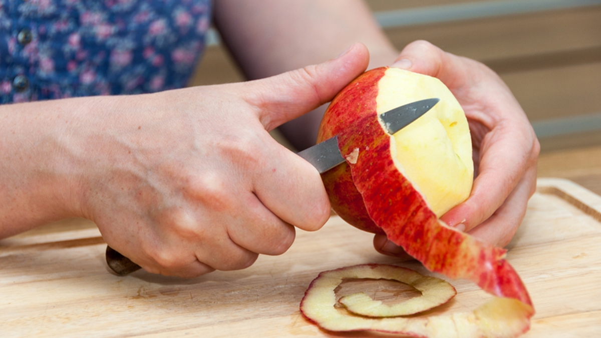 ปอกแอปเปิ้ล ผลไม้ เคล็ดลับ เทคนิคงานครัว