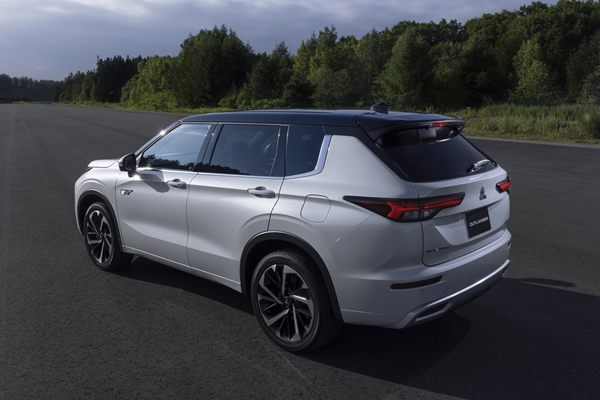  Mitsubishi Outlander PHEV