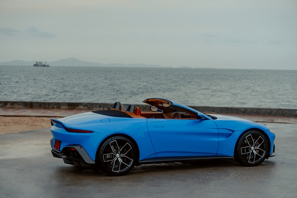 Aston Martin Vantage Roadster