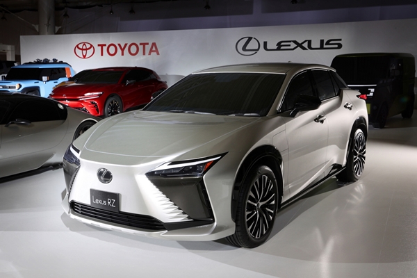 Lexus-RZ-450e