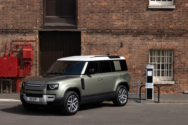 Land Rover Defender Plug-in Hybrid 