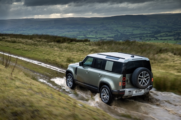 Land Rover Defender Plug-in Hybrid 