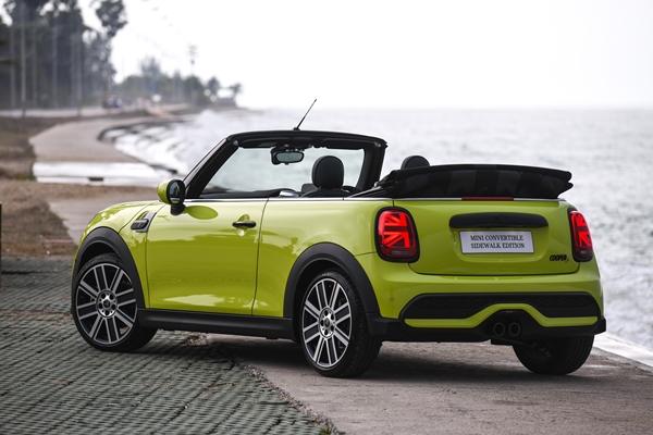 MINI Cooper S Convertible Sidewalk Edition