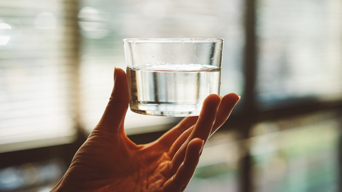 ดื่มน้ำน้อย ดื่มน้ำวันละเท่าไหร่ ดื่มน้ำให้เพียงพอกับร่างกาย ร่างกายขาดน้ำ