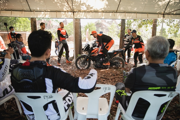 THE KTM RIDERS ACADEMY