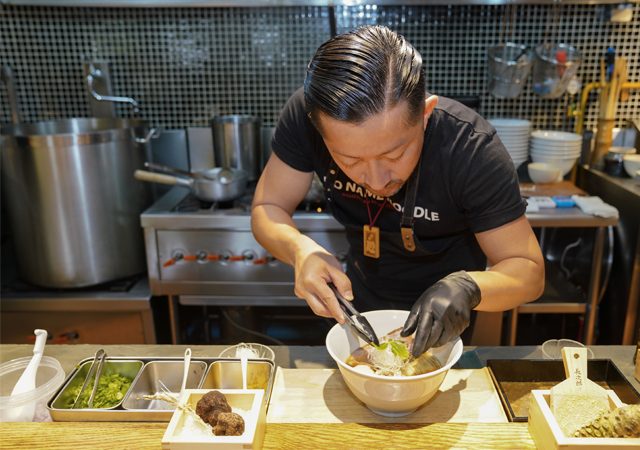 ตรุษจีน คิง เพาเวอร์ รางน้ำ