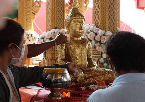 ปิดทองพระพุทธรูป