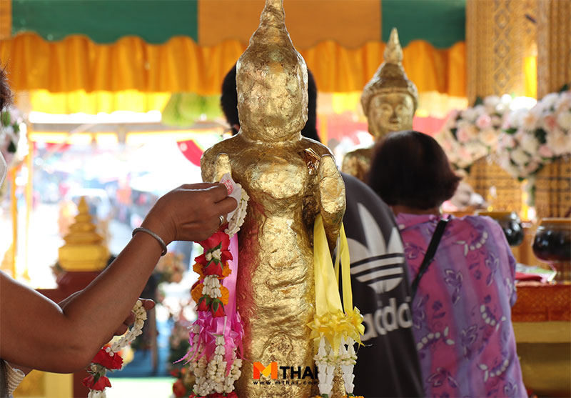 ปิดทองพระพุทธรูป