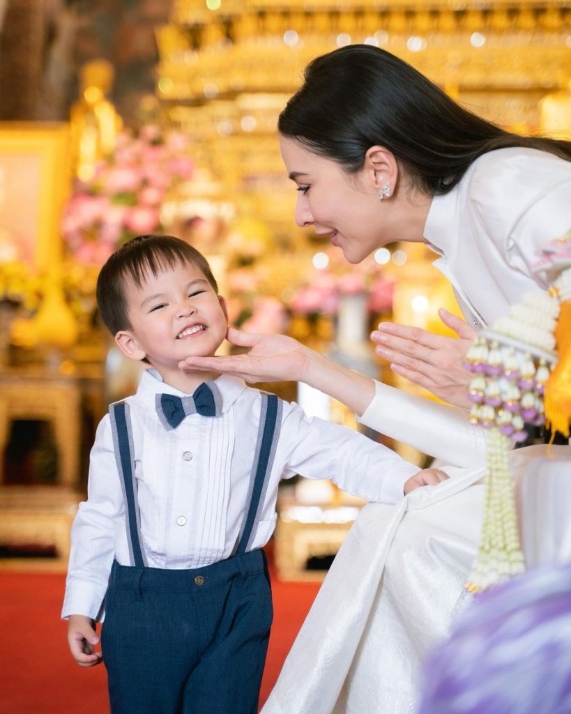 ศรีริต้า ลูกชายน้องกวินท์ ทำบุญวัดโพธิ์ 