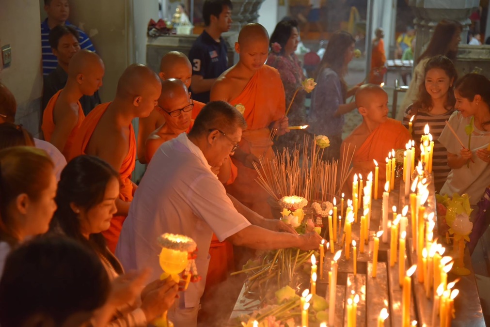 ทำบุญวันวิสาขบูชา วันวิสาขบูชา เวียนเทียนวันวิสาขบูชา