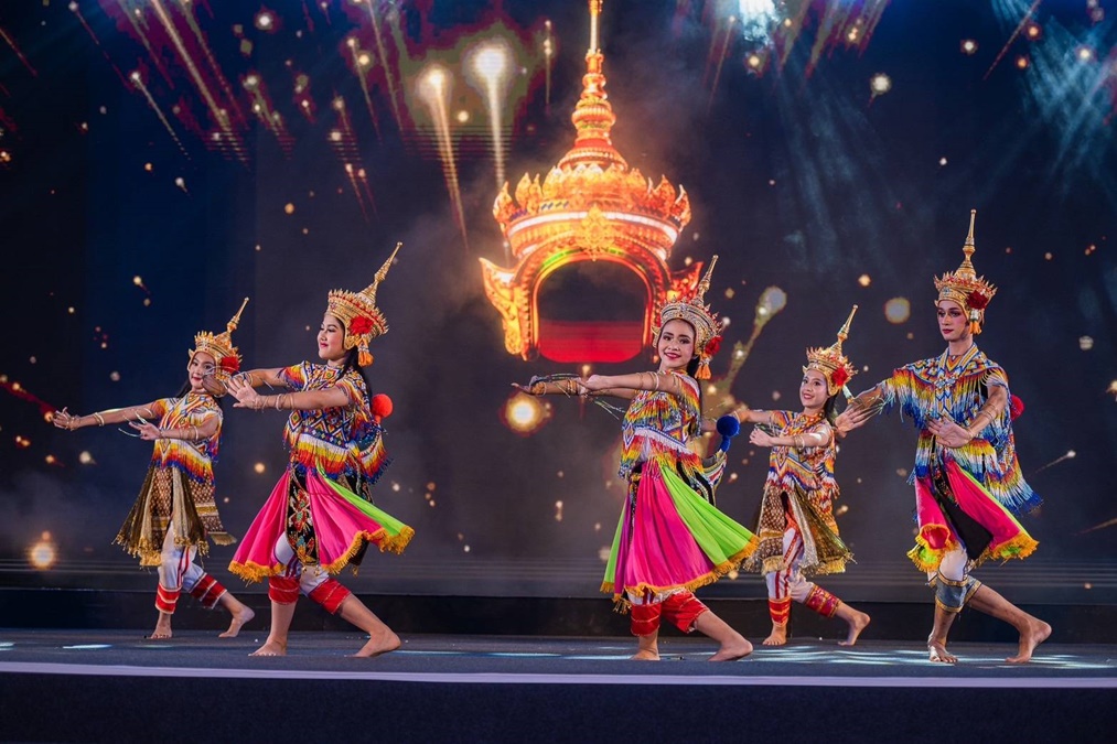 จัดงานมหรสพสมโภช เฉลิมพระเกียรติพระบาทสมเด็จพระเจ้าอยู่หัว ท้องสนามหลวง