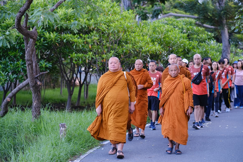 WALK FOR CHEMOTHERAPY UNIT CHAIYAPHUM HOSPITAL งานเดินการกุศล พระอาจารย์ ครรชิต อกิญจโน