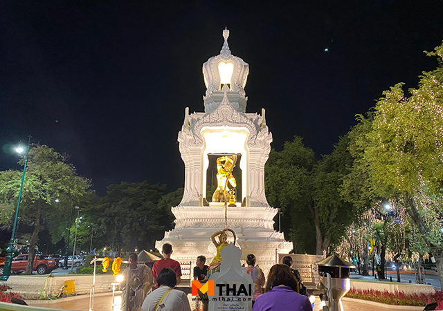 คาถาบูชาพระแม่ธรณี พระแม่ธรณี พระแม่ธรณีช่วยเรื่องอะไร พระแม่ธรณีบีบมวยผม พระแม่ธรณีบีบมวยผม สนามหลวง