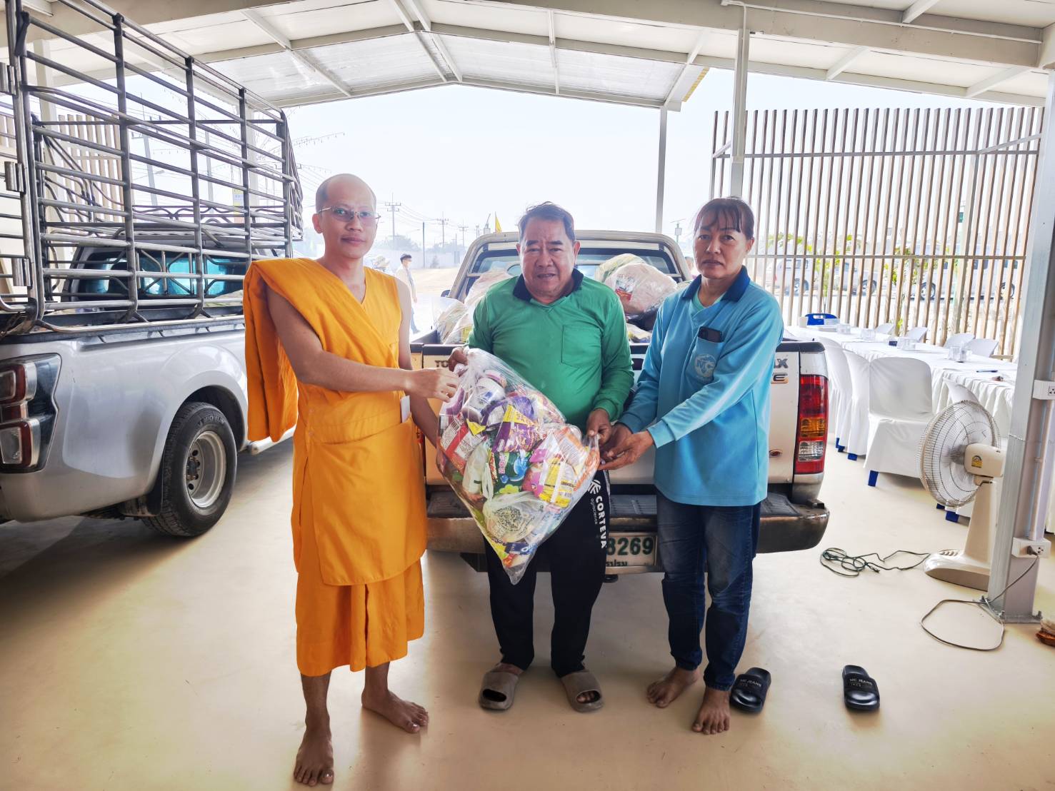 นครปฐม พิธีตักบาตรพระธรรมยาตรา วัดพระธรรมกาย หลวงปู่สด จันทสโร