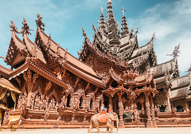 Pattaya Countdown 2026 MONOMAX ที่เที่ยวพัทยา ปราสาทสัจธรรม พิพิธภัณฑ์ไม้ที่ใหญ่ที่สุดในโลก