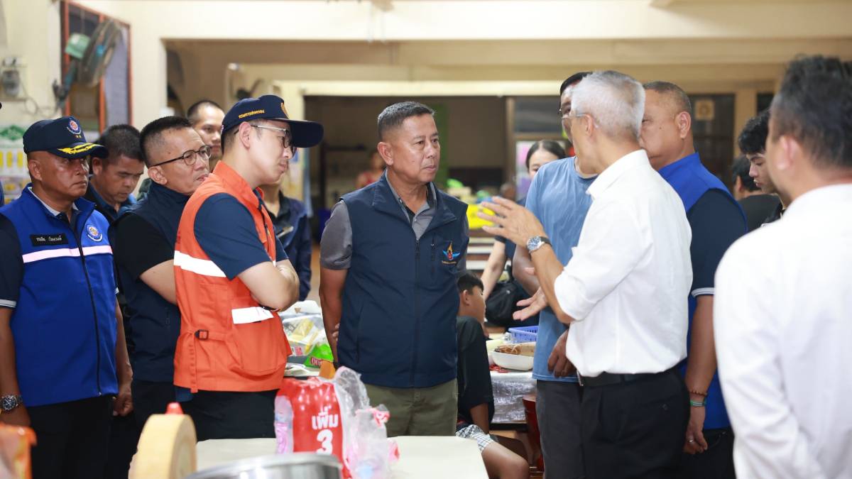 กระทรวงกลาโหม กองทัพบก กองทัพอากาศ กองทัพเรือ กองทัพไทย ช่วยเหลือประชาชน ทหารช่วยประชาชน น้ำท่วมกรุงเทพ อุทกภัยกรุงเทพ ไม่ทอดทิ้งประชาชน
