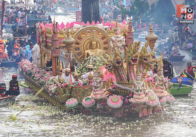 ดอกบัว ประเพณีรับบัว วัดบางพลีใหญ่ใน ออกพรรษา